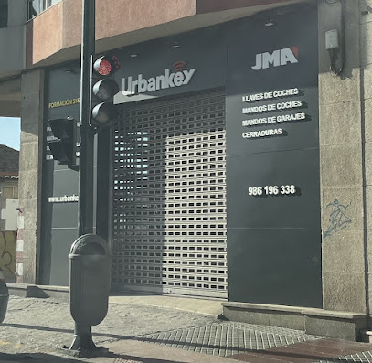 Cerrajería copia de llaves y mandos de coches y garajes, en Vigo Urbankey